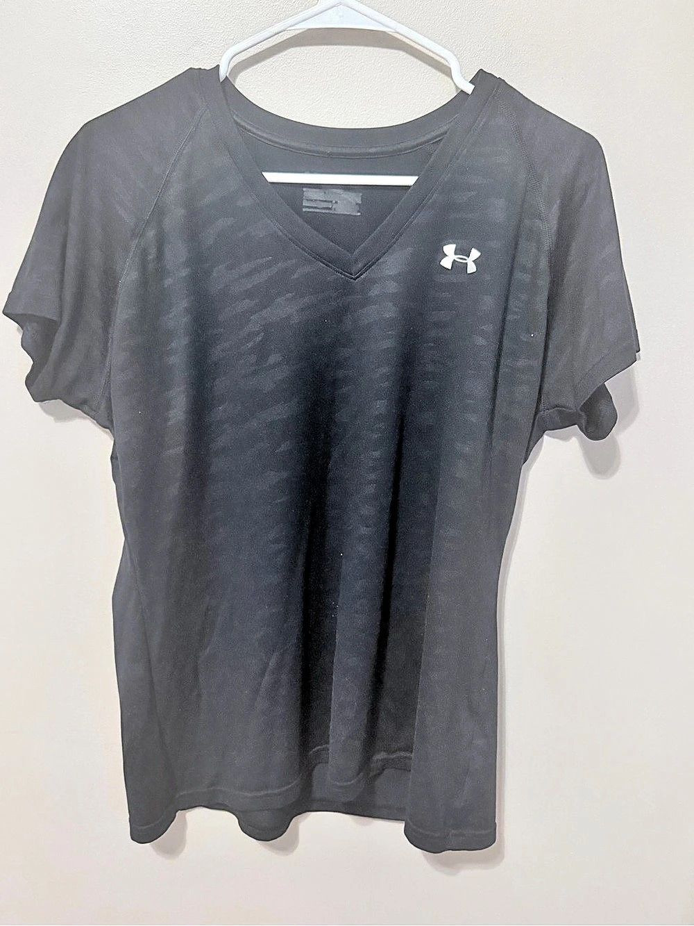 Under Armour Women's Tech V-Neck Short Sleeve T-Shirt Gray